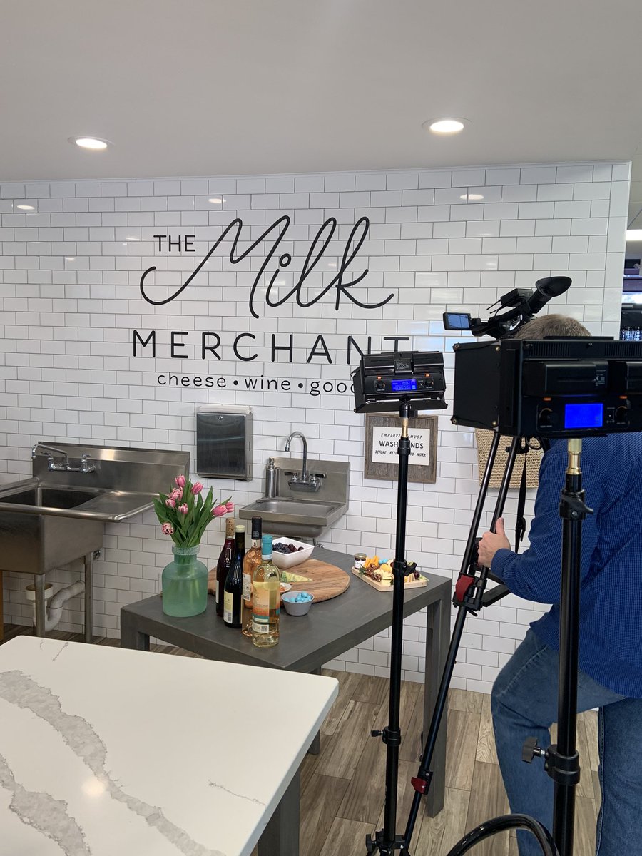 ErinnKTaylor's tweet photo. Do you love cheese? I know I do! 🧀
Watch Sunrise 7 tomorrow morning on WSAW - to see how the cheese experts at The Milk Merchant put together this beautiful board.
And they’ll tell you how you can learn, too! https://t.co/zPM92s3e1H