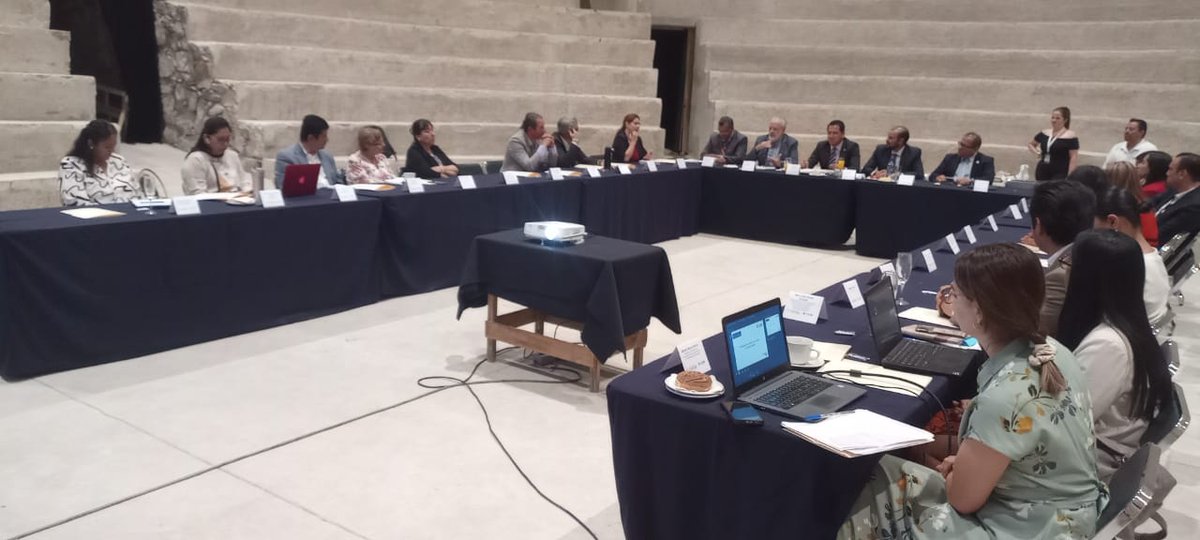 educaciongente's tweet photo. En 8va. Sesión Ordinaria del Consejo Municipal de Participación Escolar en Educación #COMUPAEE asistieron el Srio. de Educación @JorgeEnriqueHM y el Delegado en León @AlfredoLingAl, donde se compartieron las acciones para promover la calidad educativa de estudiantes de la región https://t.co/r2bb8Bv5KG