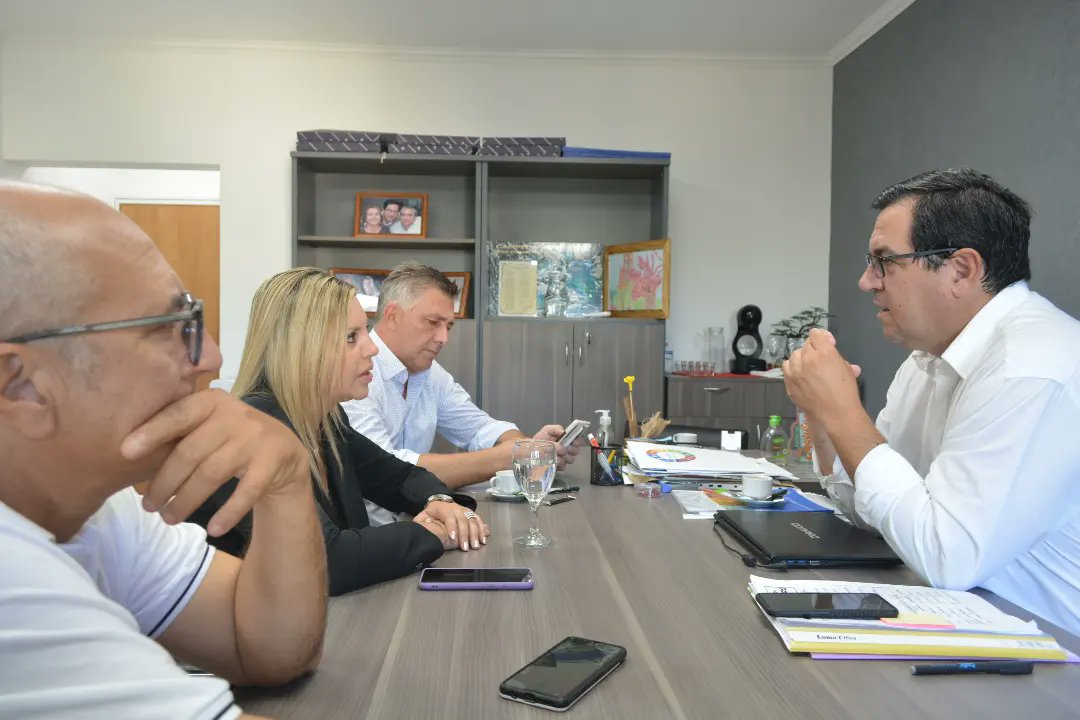 marilinsacnun's tweet image. Hoy en #reconquista continuamos una nutrida agenda de trabajo para seguir potenciando la generación de #empleo y el #arraigo en el norte y centro de nuestra pcia d #santafe. Junto al intendente @enrivallejos1 avanzamos en proyectos q apuntalan al sec productivo de la ciudad. (👇)