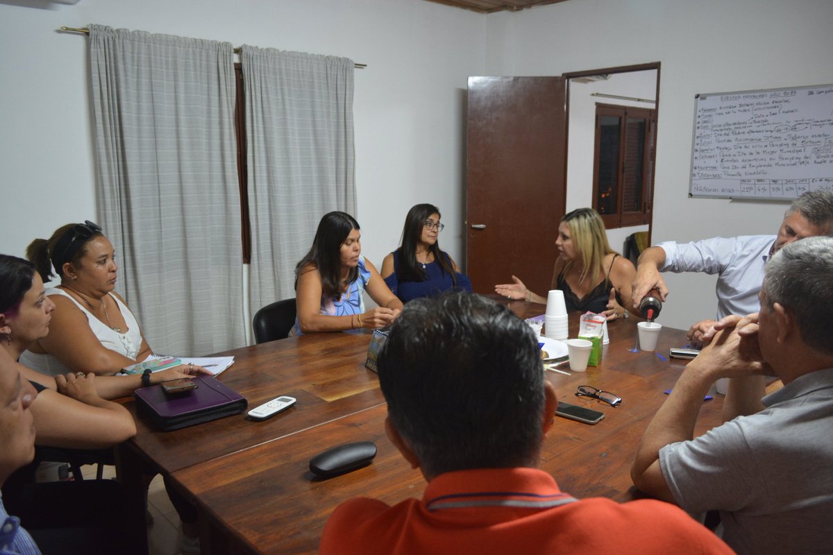 marilinsacnun's tweet image. Hoy en #reconquista continuamos una nutrida agenda de trabajo para seguir potenciando la generación de #empleo y el #arraigo en el norte y centro de nuestra pcia d #santafe. Junto al intendente @enrivallejos1 avanzamos en proyectos q apuntalan al sec productivo de la ciudad. (👇)