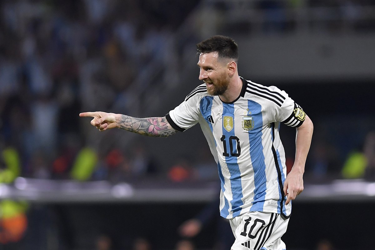BarcaUniversal's tweet photo. ❗️Record: Lionel Messi has become the first World Champion to score 100 International goals. Genius. https://t.co/g47ZpPcdjA