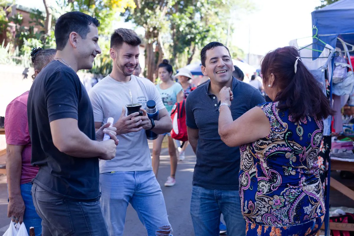 Bryanvillalbaok's tweet photo. Posadas tiene en su gente un motor de crecimiento inmenso, el cual somos concientes que debemos apoyarlo y potenciarlo.

Con el emprendedor, con el feriante, con el comerciante, con el vecino que pone el hombro todos los días para salir adelante.

Todos Juntos podemos lograrlo. https://t.co/FWs0TidQhF