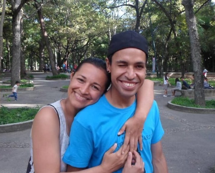 carlosulun's tweet photo. Ni espías, ni corruptos. Aryenis y Alfredo son jóvenes patriotas, honestos a los que verdaderos corruptos, actuando como una mafia y valiéndose del “uso abusivo del poder coactivo del Estado” criminalizaron para robar en PDVSA.
#AryenisYAlfredoInocentes. https://t.co/DkvPQGXuqm
