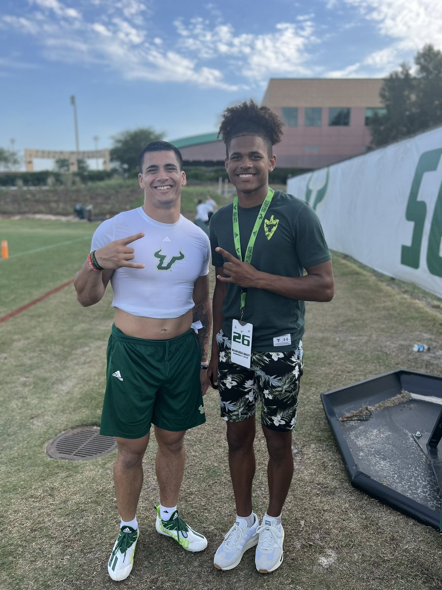DillonOne_8's tweet photo. Got to catch up with former great @Bdale_Football running back @DominicGonnell1 today at @USFFootball! 
Current USF Bull &amp; Possibly a Future USF Bull 🤘🏽
@CoachDSanders2 
@BloomingdaleSHS 
@BdaleathleticBC 
#bdaleBULLS https://t.co/bcHG9sNEhx
