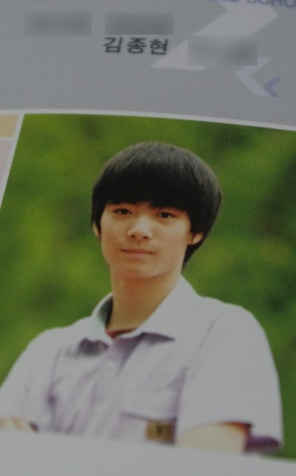 _yoursummer_'s tweet photo. 주머니에잇던돈
다꺼내쥐어주고싶게생겻네...
열여섯김종현... 끄응 https://t.co/YciHA1Oegu