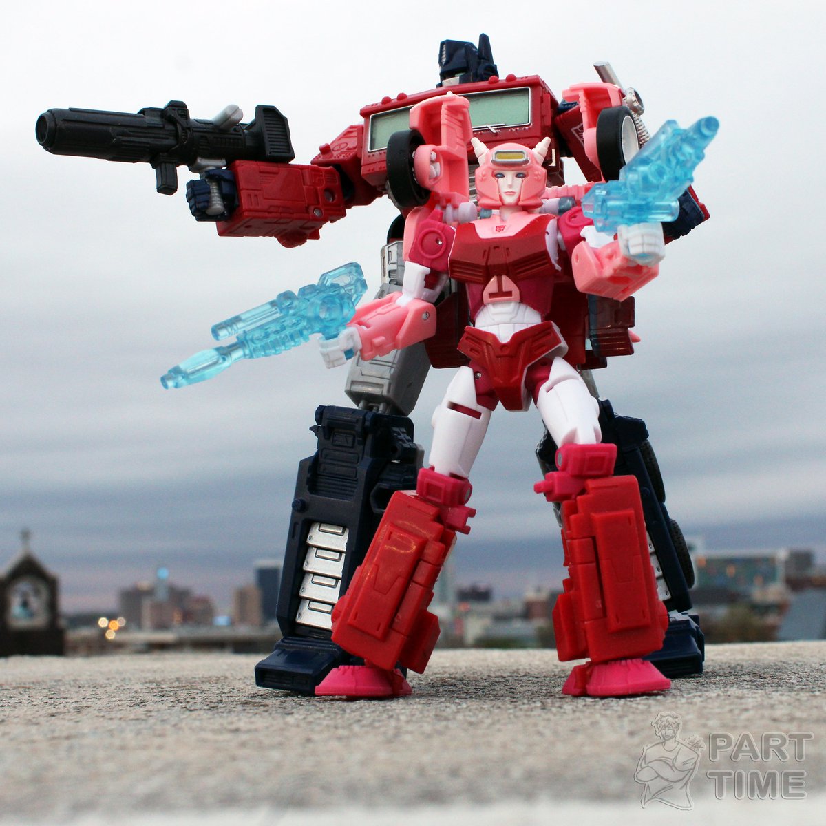 p_t_ovr_achievr's tweet photo. Cybertron's power couple
#OptimusPrime #Elita1 #hasbro #Transformers #TransformersLegacy #TransformersNetflix #toyphotography #actionfigures #toycommunity https://t.co/0ks7SM7LTD