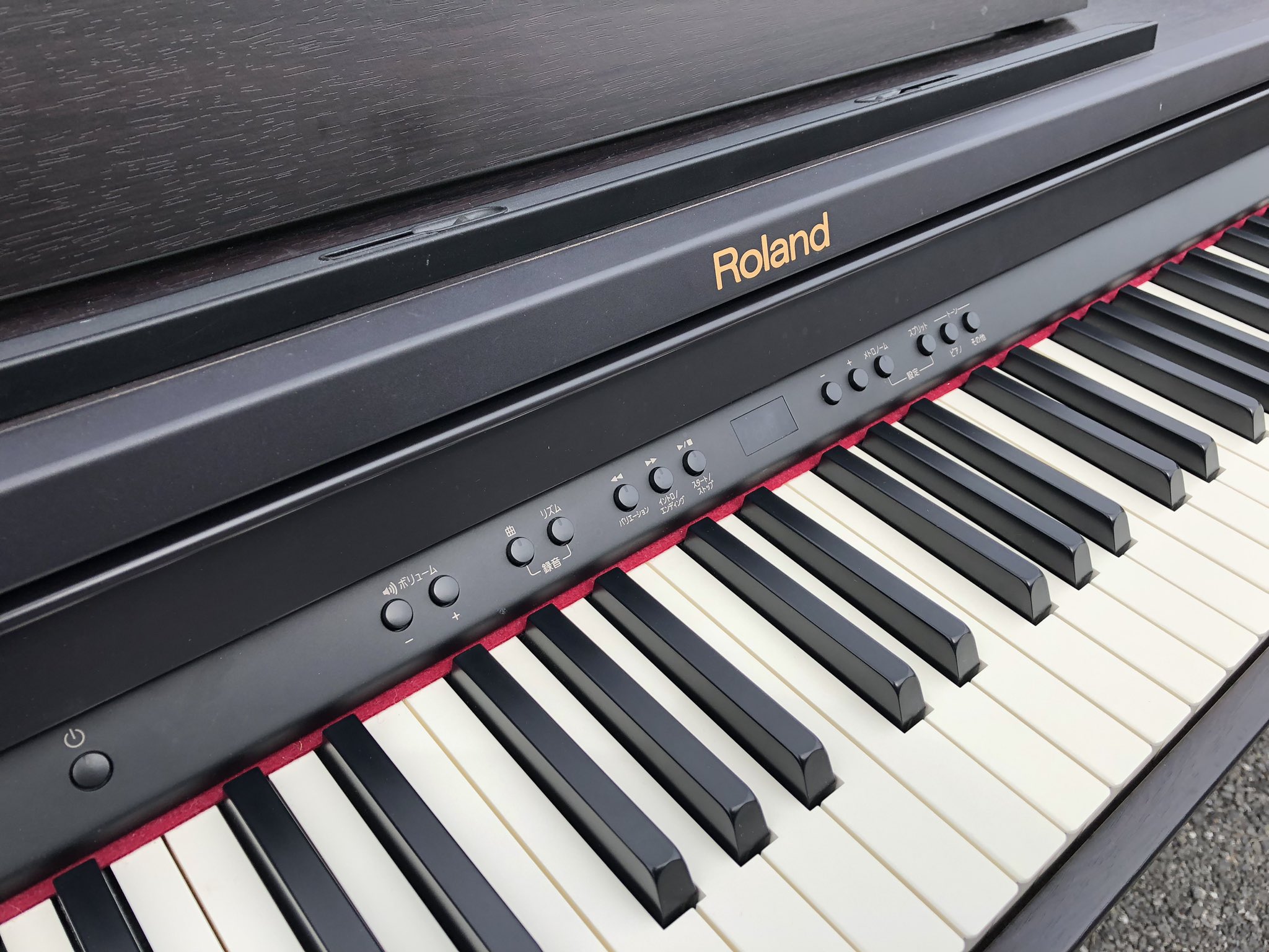 Roland RP-401R - Contemporary Black | Sweetwater