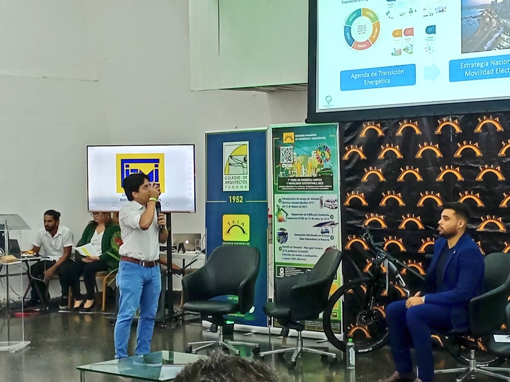 SPIApanama's tweet photo. Ing. Alexander Fragueiro, consultor de la Secretaría Nacional de Energía,  explicó sobre la Infraestructura de Recarga de Vehículos Eléctricos y  la Ley 295 de 2022 qué incentiva la movilidad eléctrica, esto como parte del Foro Energías Limpias y Movilidad Sustentable 2023. https://t.co/AcziomBYQY
