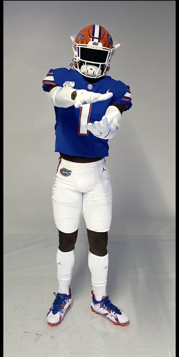 Had an amazing visit at the university of Florida today!! ⁦<a href="/SpenceChaos/">Sean Spencer</a>⁩ ⁦<a href="/CoachJuluke/">Jabbar Juluke</a>⁩ ⁦<a href="/GatorsFB/">Florida Gators Football</a>⁩ ⁦<a href="/JeremyO_Johnson/">Jeremy Johnson</a>⁩ ⁦<a href="/HankSouth247/">Hank South</a>⁩ ⁦<a href="/ChadSimmons_/">ChadSimmons</a>⁩ ⁦<a href="/BradLester1/">Brad Lester</a>⁩ ⁦@RWrightRivals⁩ ⁦<a href="/MaxPreps/">MaxPreps</a>⁩