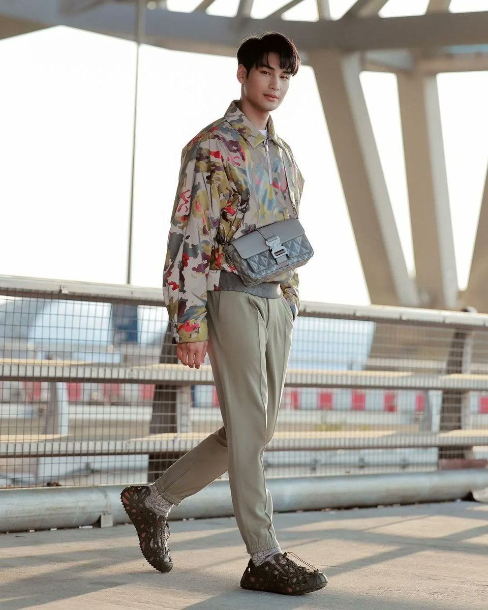 VogueThailand's tweet photo. ส่องแอร์พอร์ตลุค #มายอาโป ก่อนเดินทางลัดฟ้าสู่มุมไบ ประเทศอินเดีย เพื่อเข้าร่วมชมแฟชั่นโชว์ @Dior Women's Fall 23 ที่จะจัดขึ้นในวันที่ 30 มีนาคม 2023 นี้ #DIORFALL23 #MileApo #MILEAPOFLYTOMUMBA https://t.co/epDGhps1ti