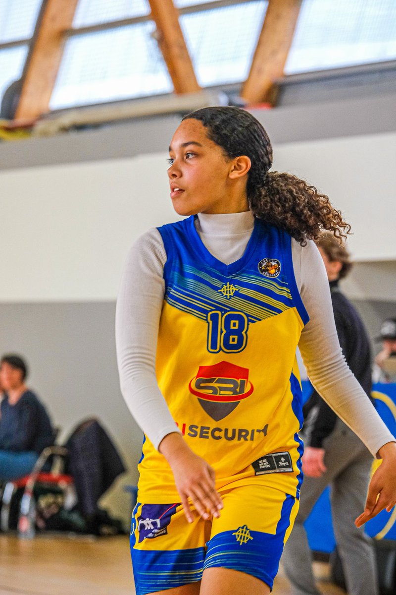 Folclobasket's tweet photo. Skullers Girls ! 📸

🔵🟡 𝗙.𝗢.𝗟.𝗖.𝗟.𝗢 🟡🔵

#folclo #basket #folclobasket #basketball #sport #lorient #morbihan #bretagne #france #ffbb #championnat #victoire #district #equipe #quartier #kervenanec #basketfeminin https://t.co/uVrZuZoX4I