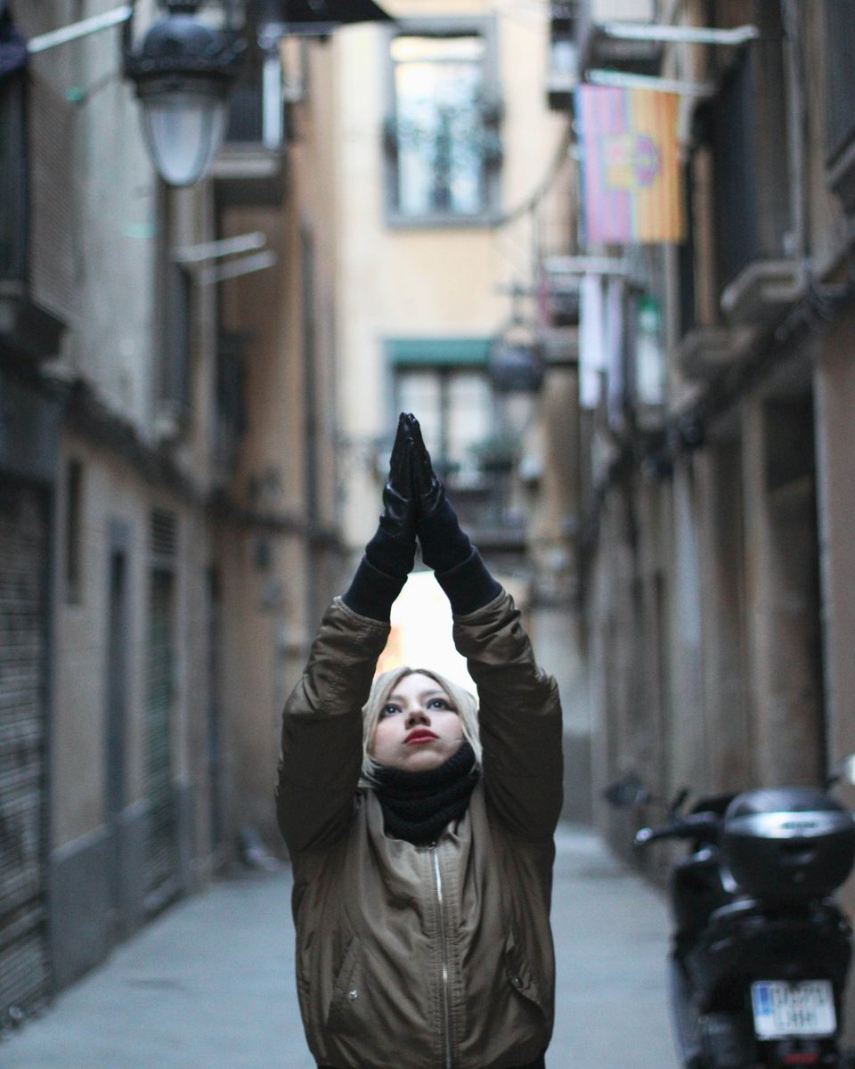 De vez en cuando (muy frecuentemente) nos encontramos deambulando por las calles pensando nuevas ideas, nuevas canciones, nuevas fotos, nuevos videos, es algo que nos mantiene en pie, nos mantiene vivos en este mundo...

🔥🔥