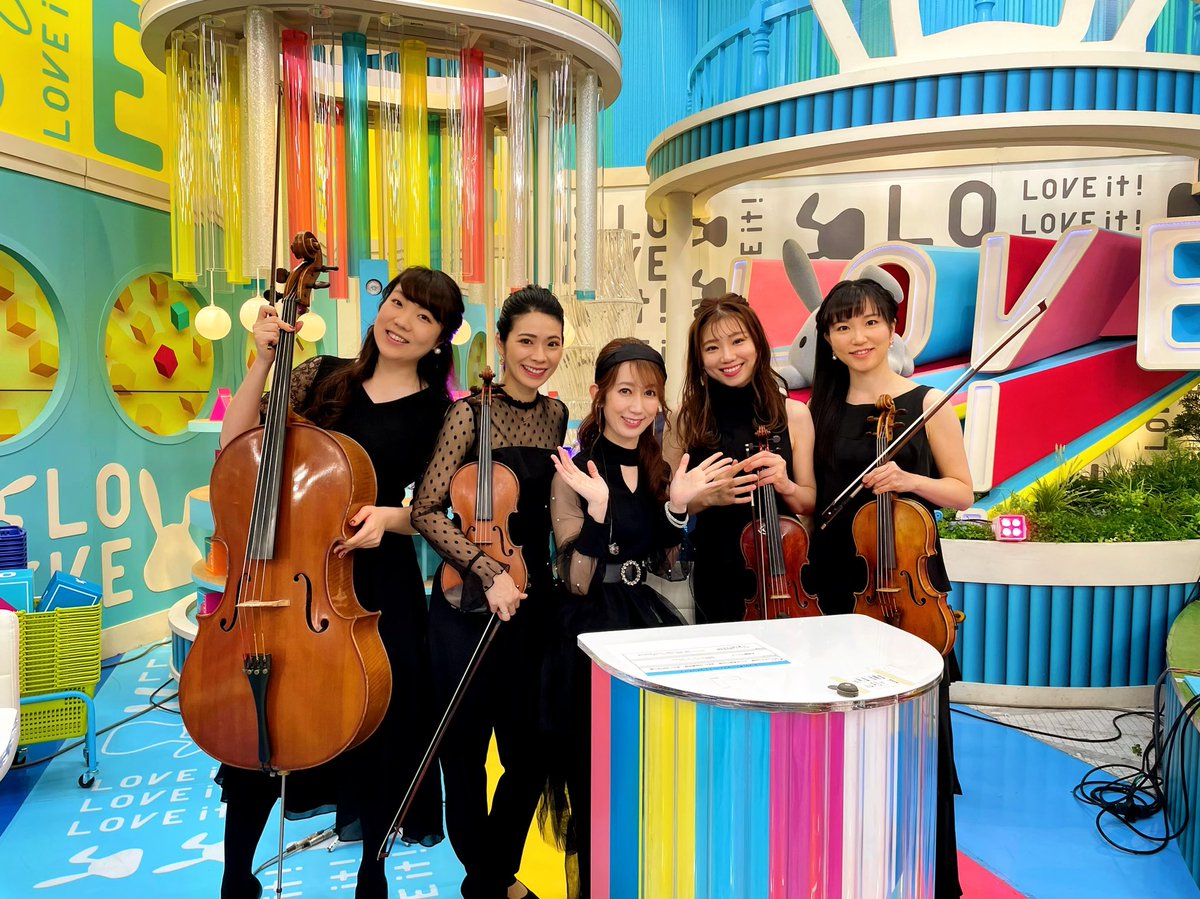 keicocopiano's tweet photo. TBS #ラヴィット 生放送で #おいでやす小田 さんの『#もしもピアノが弾けたなら』生演奏してきました✨
弦チームは我らがVanilla MoodよりYuiちゃんチーム🎻と！小田さんの歌声と共に心込めて演奏しました✨そしてラヴィット2周年おめでとうございます㊗️ https://t.co/8Qdg0dIfcn