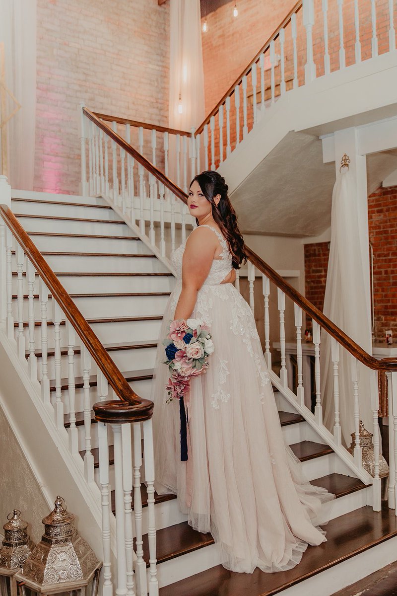 marissa_reining's tweet photo. I'M FREAKIN MARRIED 🥳

I love that for me 🥰 https://t.co/cJt3CjGyXo