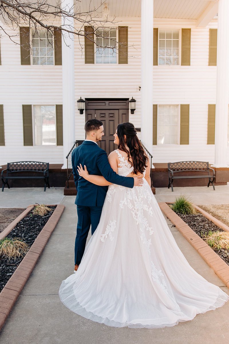 marissa_reining's tweet photo. I'M FREAKIN MARRIED 🥳

I love that for me 🥰 https://t.co/cJt3CjGyXo