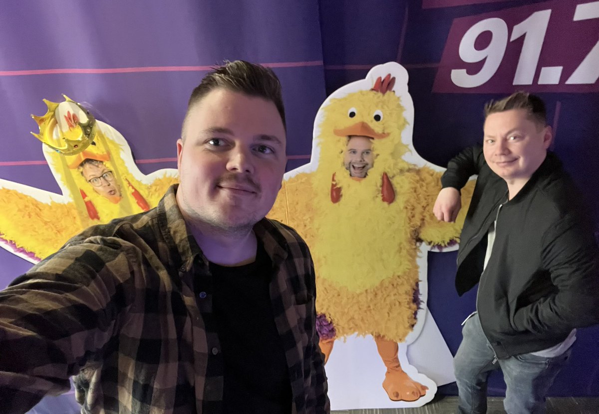 KiSSedmonton's tweet photo. It was a packed house for the KiSS MiX today! 🐥 https://t.co/o5o6b4cUDQ
