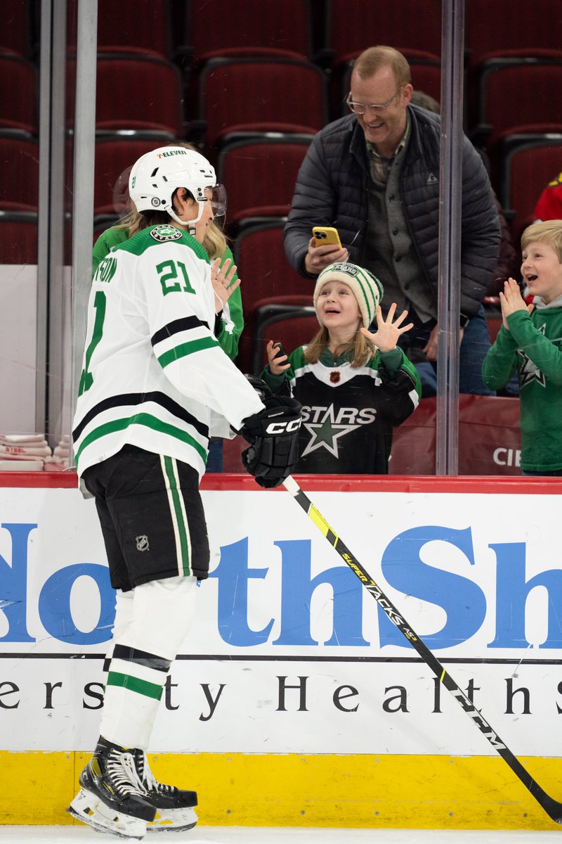 DallasStars's tweet photo. A story in a few parts 🥹

@PNCBank | #TexasHockey https://t.co/4FIpxVahob