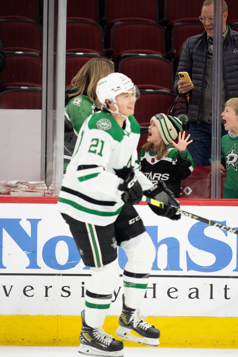 DallasStars's tweet photo. A story in a few parts 🥹

@PNCBank | #TexasHockey https://t.co/4FIpxVahob