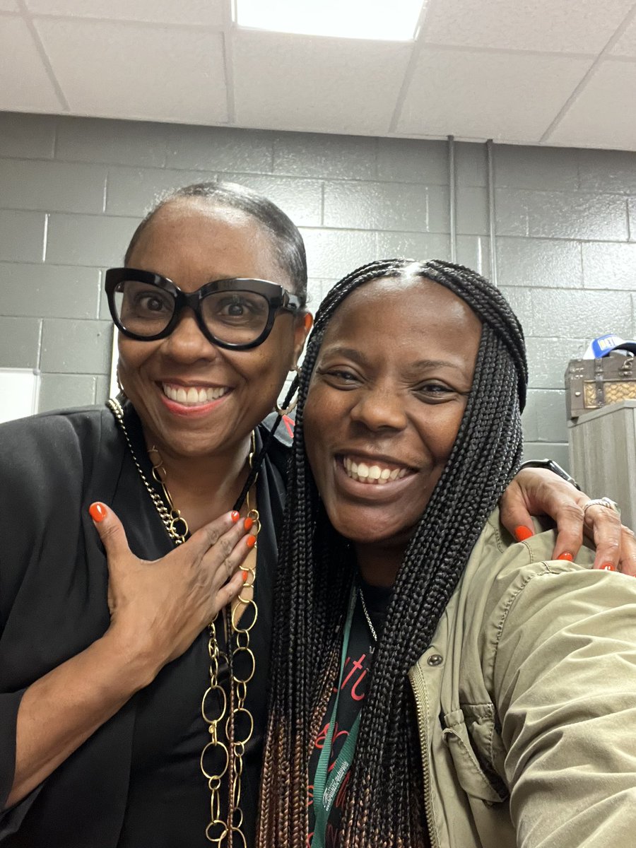 Stanetress's tweet photo. Thank you @PrincipalDynami for being the absolute BESt mentor! Your mentorship and advice is always right on time. Your wisdom is invaluable. #ThankYou #BethuniteForLife https://t.co/j6tSgkFpYb