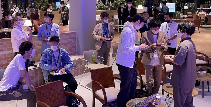 FikaOsaka's tweet photo. \起業家と大企業・投資家・支援者・開発者・学生などのエコシステム関係者がゆるくつながる「音楽×ピッチ」イベント🎶✨/
本日17:30オープン。残りチケットわずか!
お越しください😆
※写真は前回イベントの様子です
#clubsu #FikaOsaka
#近畿経済産業局 #KSII
#大阪 #関西 #スタートアップ https://t.co/SZZP9JT7Dk