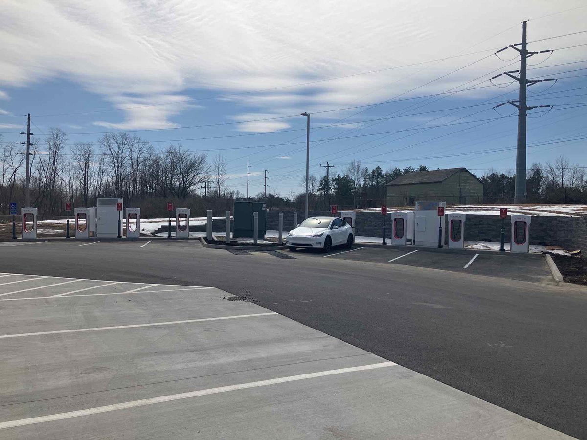 TeslaCharging's tweet photo. New Tesla Supercharger: Rotterdam, NY (8 stalls) 
https://t.co/LRzWLNhRZC https://t.co/uDE2sqgdao