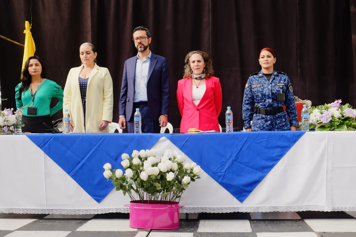 mincultura's tweet photo. Hoy #NosJuntamos con Ministerio de Justicia @MinjusticiaCo, @INPEC_Colombia y #MiCASa en la Carcel El Buen Pastor para generar un espacio de libertad desde la cultura.
Este es uno de los pasos del Plan Cultura para la Libertad que están trazando las tres entidades. https://t.co/hkYJbmp3KA