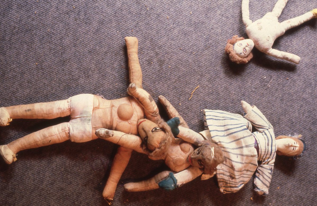 "They arrived on time and did not move" Alzate said of his rag models. 70's and 80's  #artist #NFTartist #models #painter #traditionalartintoNFT