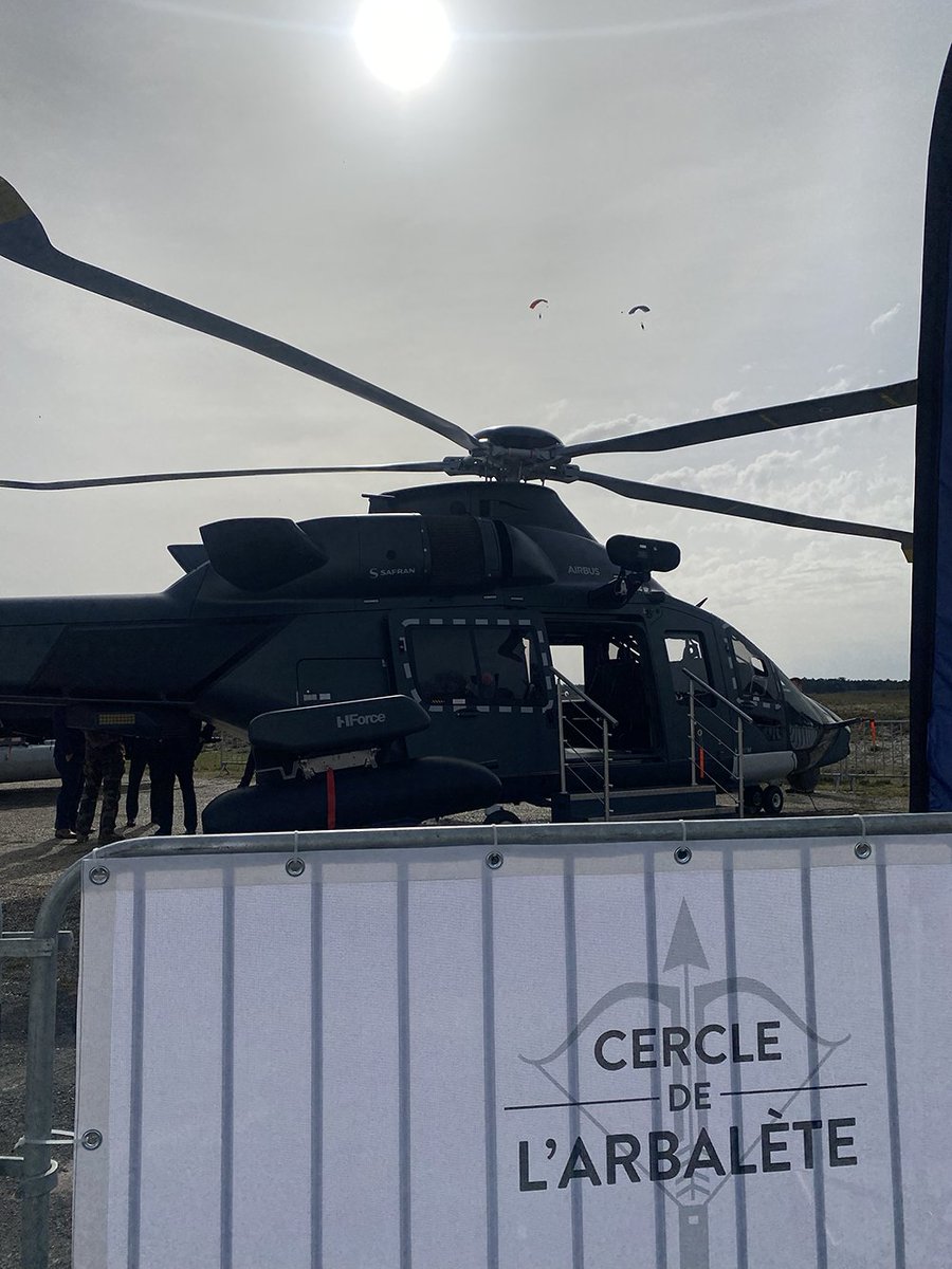 #SOFINS2023 J-1 de cette 6ème édition du salon dédié aux Forces spéciales. L'apercu de cette première journée >>> operationnels.com/2023/03/29/sof…