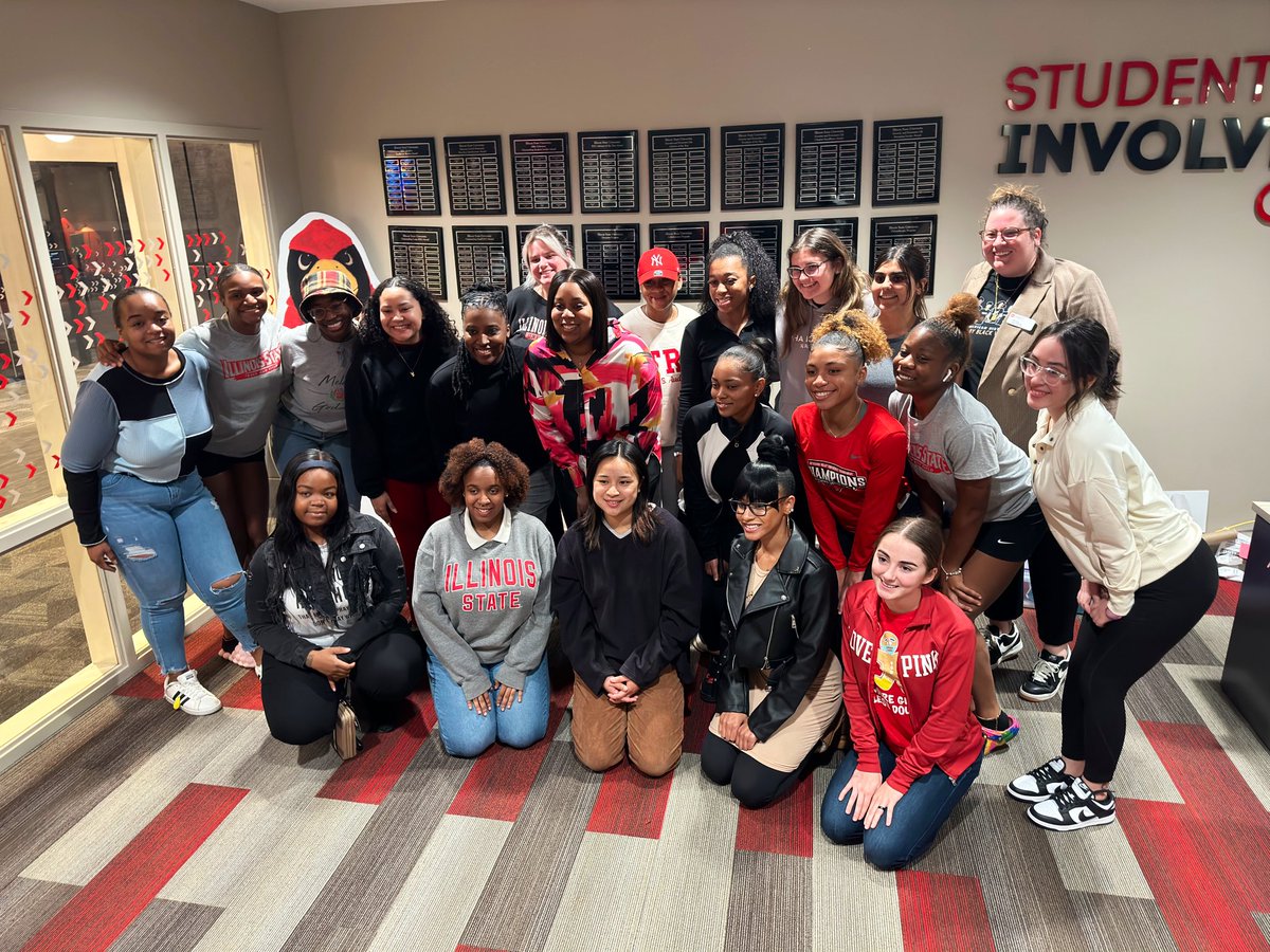 SubriaWhitaker's tweet photo. When @brittILSTU invited me to speak for her @leadilstu program back in November, I never could’ve imagined the outcome— or that it would turn into all that it has. 🥺

@IllinoisStateU is really starting to feel like a 2nd unofficial home for me, and I can’t wait to go back! ♥️ https://t.co/MuR2T1hQOz