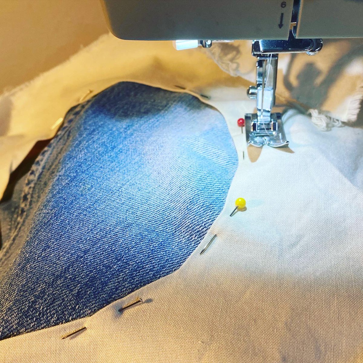 lmcordes's tweet photo. Finally dusted off (literally) the old sewing machine. https://t.co/qMRMe86esk