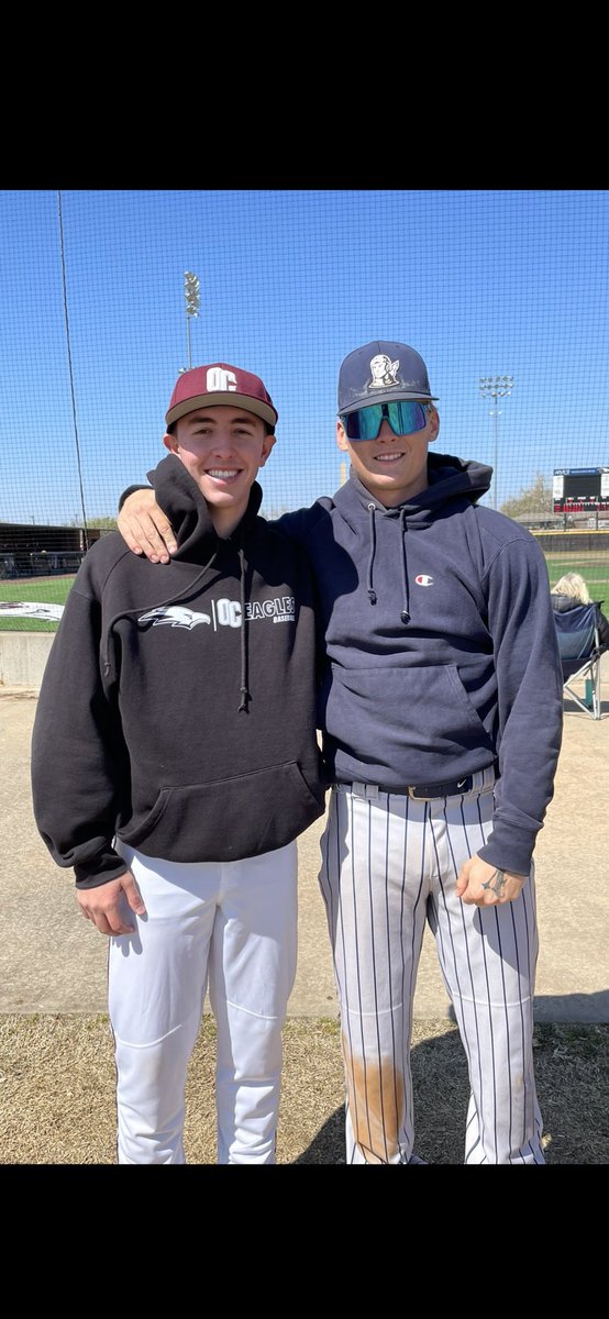 Two former Cobras meeting up in college. Love when our guys get to run into each other. ⁦<a href="/ConnorFlem3/">Connor Fleming</a>⁩ and Silas Voegely.