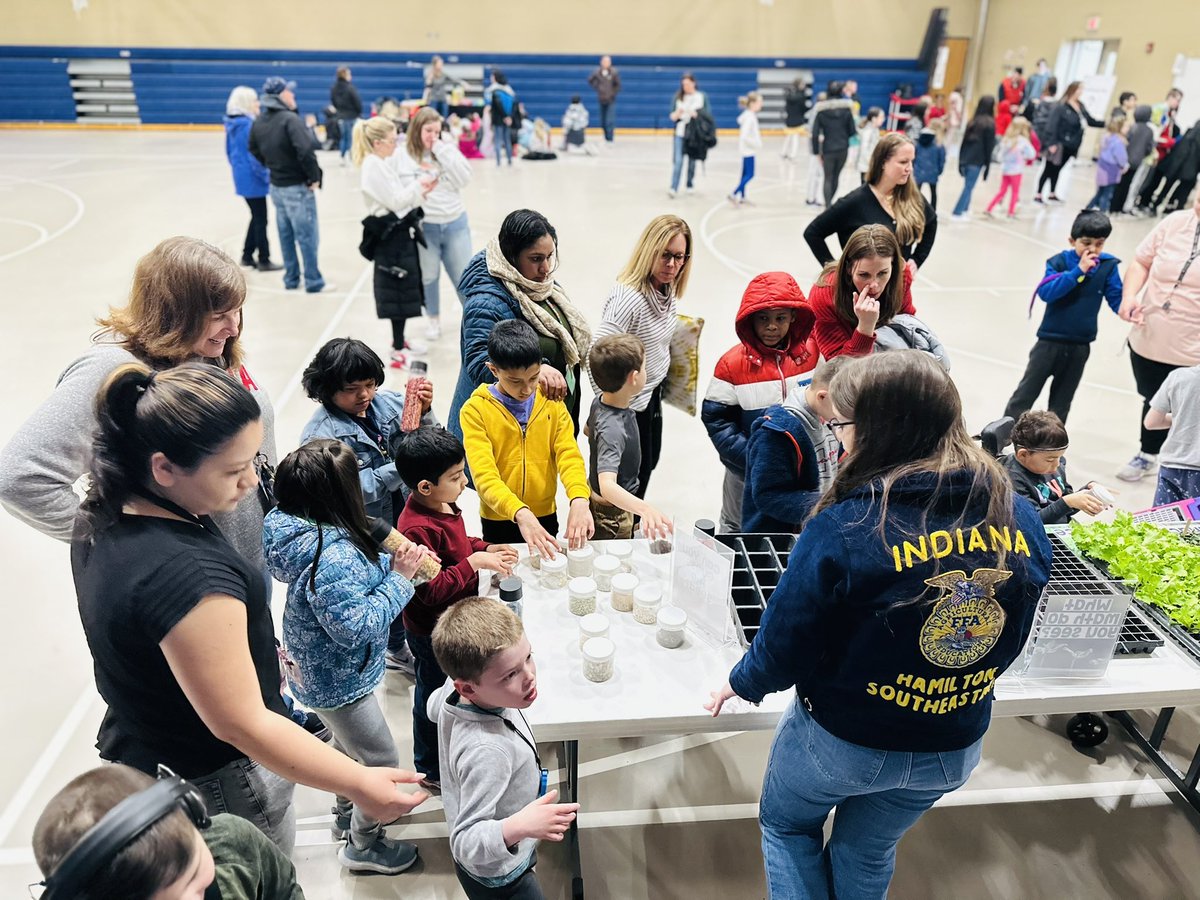 MrsJacksSCE's tweet photo. We had such a great time looking, listening and learning from our @FishersParks @Daniel1Teach! Thank you for joining us at our Ag Day! @SCECougars #AgriPark https://t.co/Ay66A4hSKj