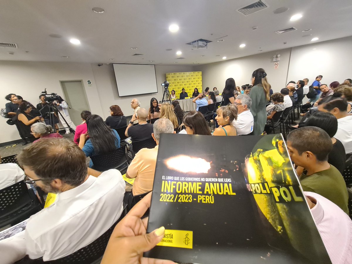 emancipad4's tweet photo. Quisieron silenciar el Informw clausurando el LUM y en estos momentos hay sala llena en la presentación del Informe Anual de Amnistía Internacional. Han habilitado un ambiente mas por la cantidad de asistentes https://t.co/4g2WfSoL0j