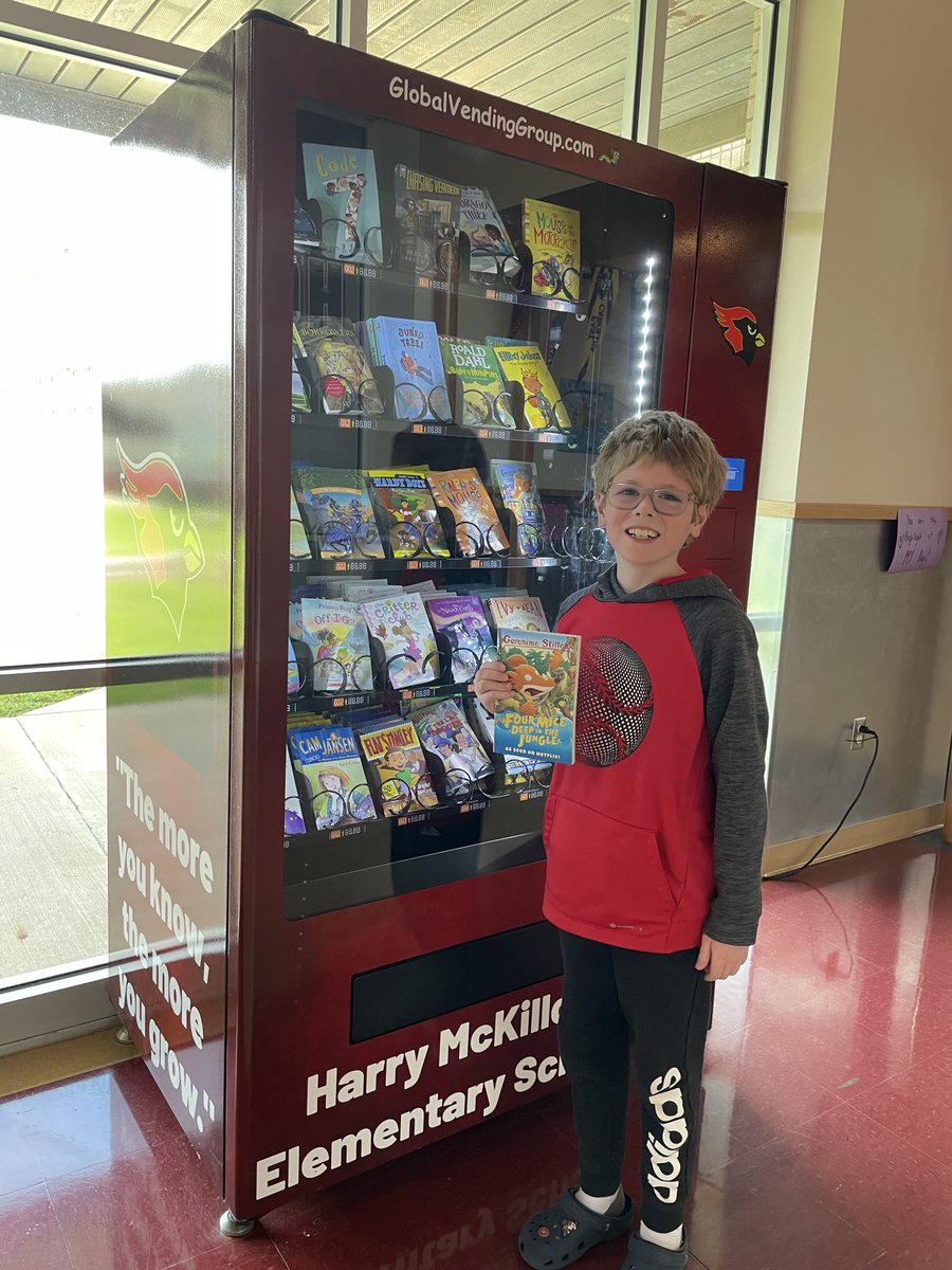 Jones_Teaches's tweet photo. So proud of these recipients of the book vending machine tokens for hard work and growth in Reading! We also enjoyed a preview of our upcoming Literati book fair in Library today! ⁦@HMECardinals⁩ #hmeproud https://t.co/n8X0MT6KVb