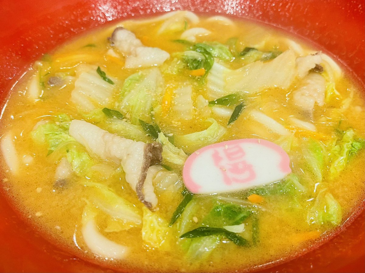 event_station's tweet photo. 昨日はES稽古でした。
YouTubeを見ながらストレッチをやったりして、鈍った体を動かしていきました。

そして鈍ってるので、体がかたいかたい！
みんな必死でやってましたよー😳笑

稽古後はみんなでご飯‼️
運動の後のご飯は格別です🎶
次の稽古も頑張りましょう💮 https://t.co/IpdB7dMzS8
