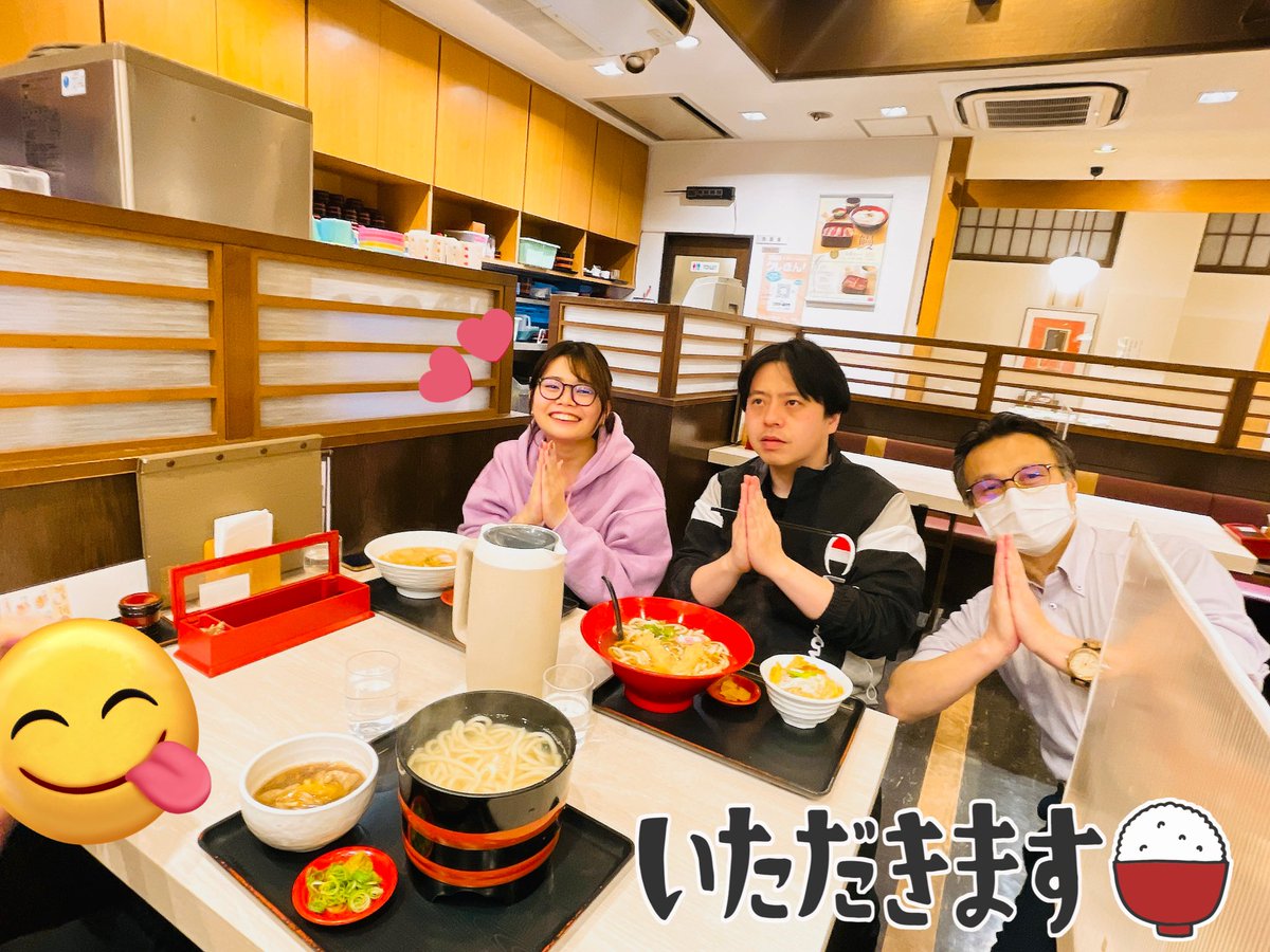 event_station's tweet photo. 昨日はES稽古でした。
YouTubeを見ながらストレッチをやったりして、鈍った体を動かしていきました。

そして鈍ってるので、体がかたいかたい！
みんな必死でやってましたよー😳笑

稽古後はみんなでご飯‼️
運動の後のご飯は格別です🎶
次の稽古も頑張りましょう💮 https://t.co/IpdB7dMzS8