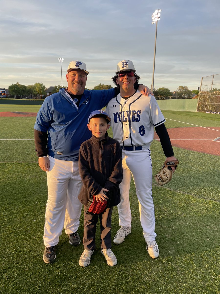 Preston threw a strike for our 1st pitch tonight!
#planowest #wolfpack #psanight