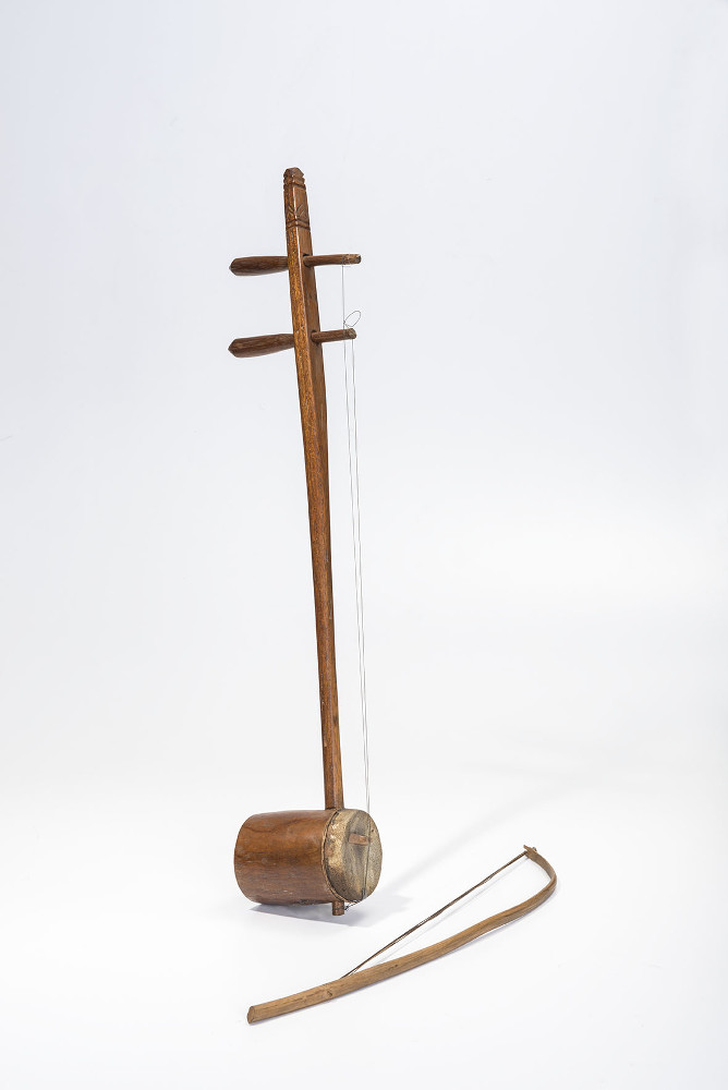 Banrepcultural's tweet photo. ¿Sabías que el Banco cuenta con una colección de instrumentos? 😱

La colección está conformada por cordófonos, aerófonos, idiófonos y membranófonos que a partir de 1928 monseñor José Ignacio Perdomo se dedicó a recoger y coleccionar.

💻 Explórala aquí: https://t.co/HFnmo1o9VI https://t.co/7R0lj1TMQd