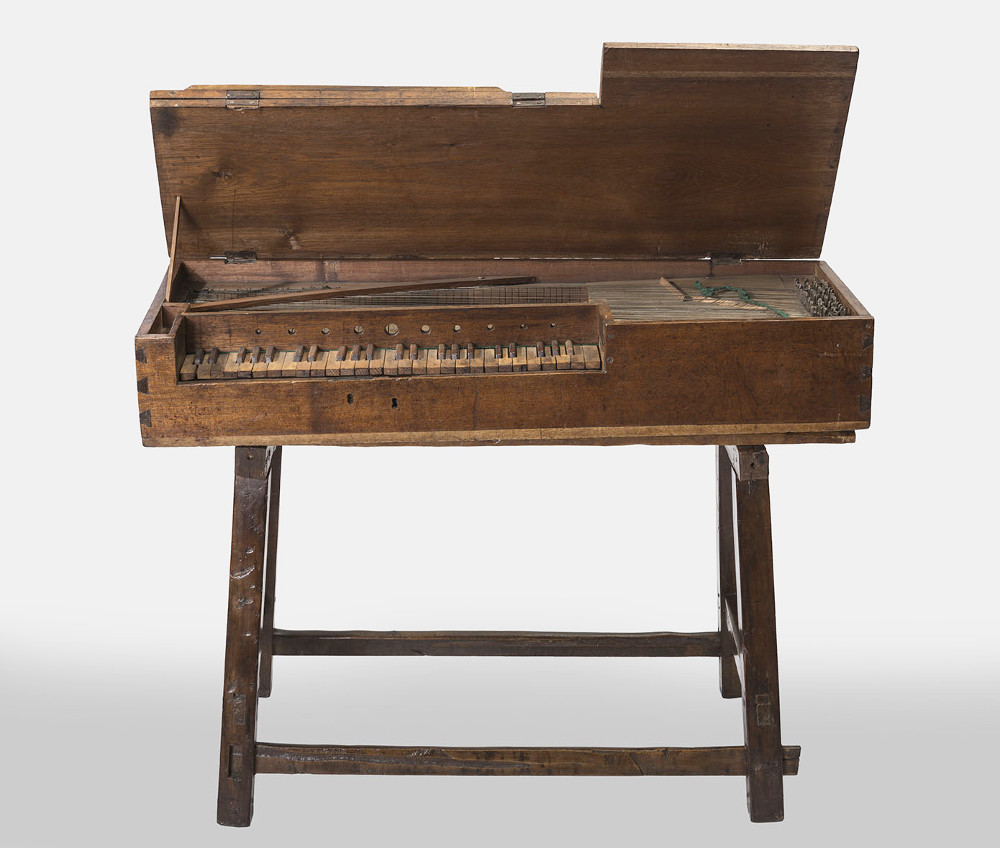 Banrepcultural's tweet photo. ¿Sabías que el Banco cuenta con una colección de instrumentos? 😱

La colección está conformada por cordófonos, aerófonos, idiófonos y membranófonos que a partir de 1928 monseñor José Ignacio Perdomo se dedicó a recoger y coleccionar.

💻 Explórala aquí: https://t.co/HFnmo1o9VI https://t.co/7R0lj1TMQd