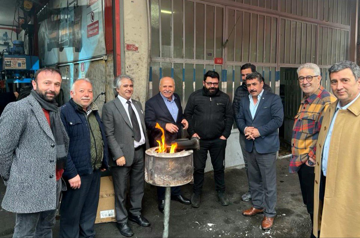 Tuzla İlçe Başkanı Sn. Recep Karaot, İlçe STK İlişkileri Başkanı Sn. Mustafa Türk ve İlçe STK ilişkileri ekibi tarafından Tuzla Oto Sanayi Bölgesi’nde esnaf ziyareti gerçekleştirildi. Esnafın sorunları konuşuldu.