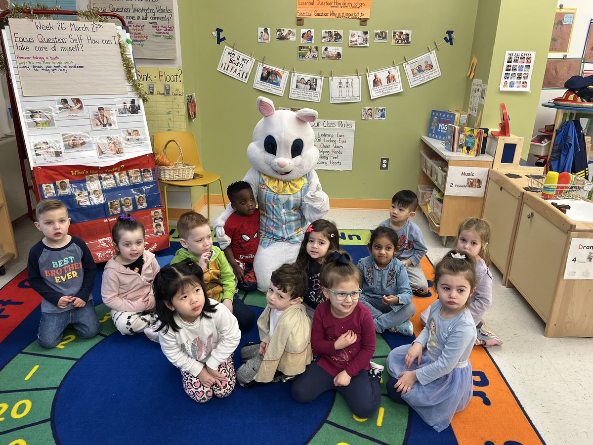 D31BeeHiveSI's tweet photo. Hoppin' into spring with a special visit from the bunny himself 🐰🌸 #SpringBunny #3KFun #Woodrow #WelcomeSpring @DrJoyAbrams @AP_JelaniMiller @DrMarionWilson @CSD31SI @NYCSchools https://t.co/nbBFZQHp7F