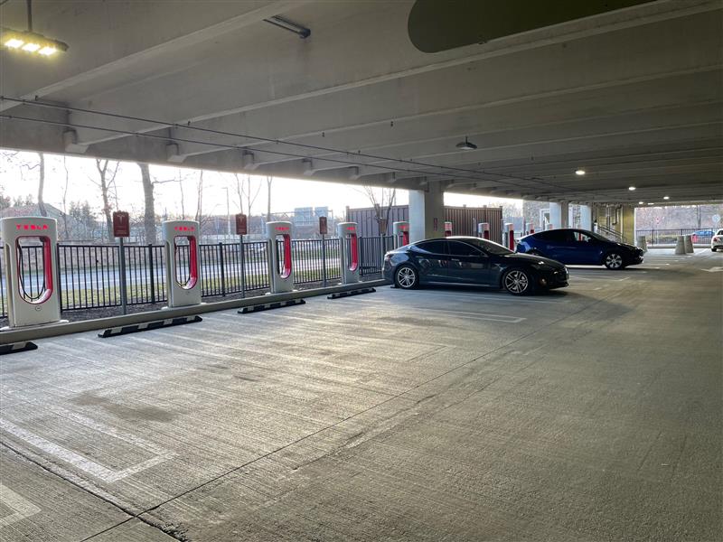 TeslaCharging's tweet photo. New Tesla Supercharger: Central Valley, NY (12 stalls) 
https://t.co/mhXotB7pqQ https://t.co/VA4w9mdX5y