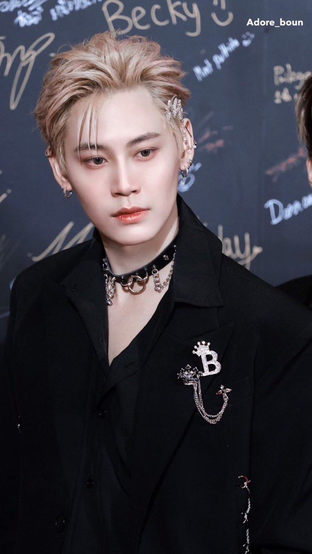 MorRi_93's tweet photo. Nhan sắc của một em bé và nhan sắc của một Vampire 🫶🏻🫶🏻🫶🏻 #bb0un #คมชัดลึกอวอร์ด19 #ForTheGoodThingsOnly📸 #Adore_boun📸 #ChLe📸 https://t.co/qZA0xi1q5J