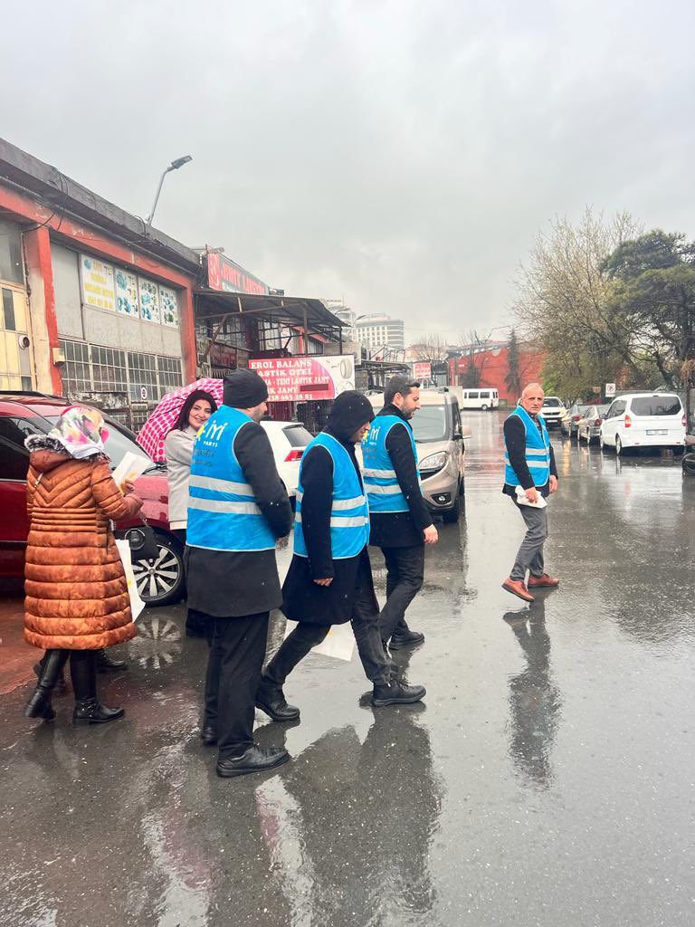 Esenyurt İlçe STK Başkanı Sn. Selçuk Barış Yeşiltaş ve İlçe STK İlişkileri Başkanlığı ekibi tarafından Esenyurt Oto Sanayi Sitesi Yönetimi ve esnaf ziyareti gerçekleştirildi. Esnafın sorunları konuşuldu.