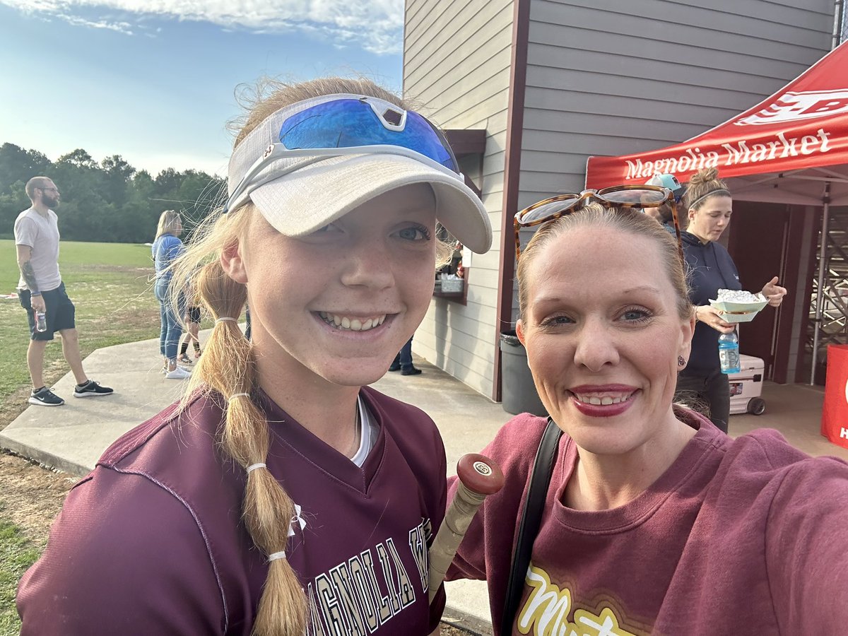 Over the fence for <a href="/ToneyHailey/">Hailey Toney🌵</a> So proud to be your teacher and see you excel on and off the field! <a href="/MWHS_Softball/">MWHS Softball</a>