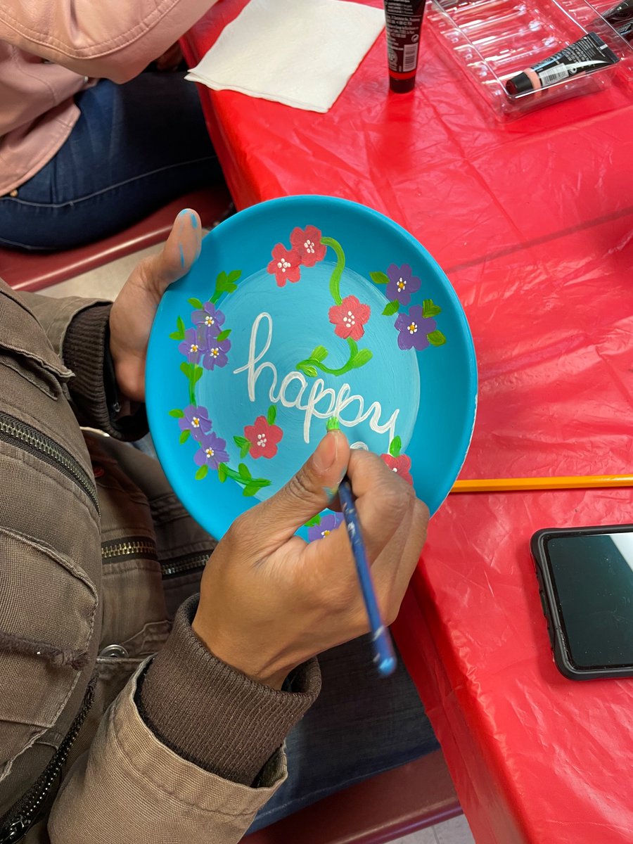AnaNYCwriter's tweet photo. Art workshops @ps24brooklyn where parents connect and heal through art. #parentcoordinator #Brooklyn https://t.co/v7qNCsnQtn