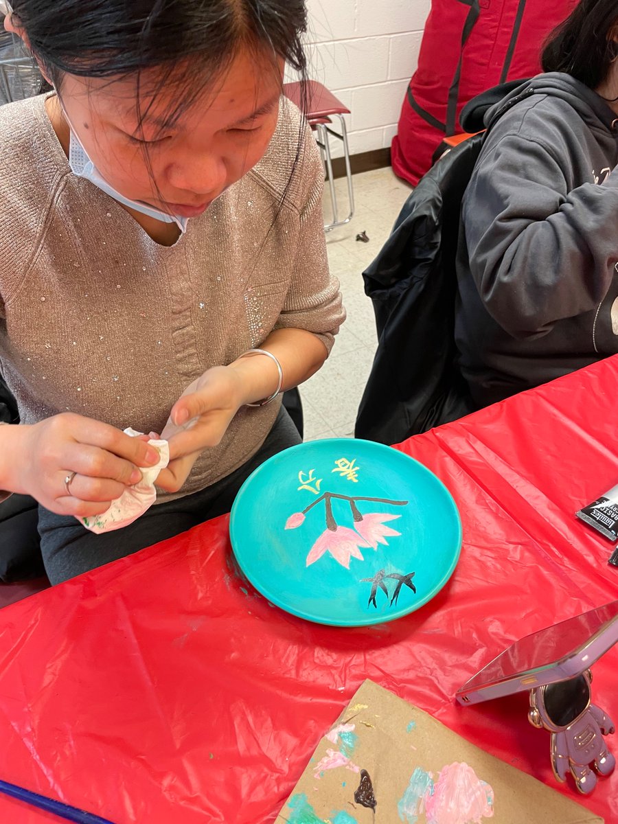 AnaNYCwriter's tweet photo. Art workshops @ps24brooklyn where parents connect and heal through art. #parentcoordinator #Brooklyn https://t.co/v7qNCsnQtn