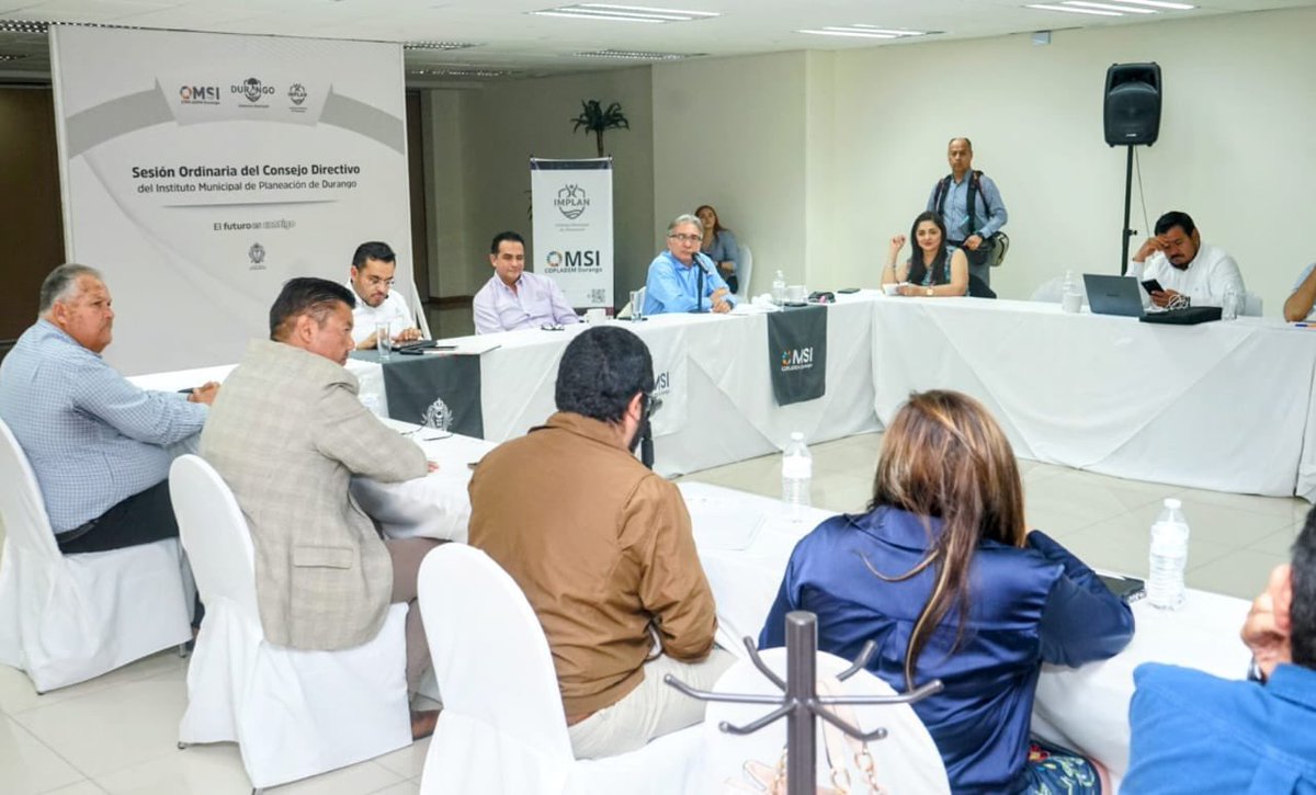 AlyGamboa's tweet photo. Estuvimos en sesión ordinaria del consejo directivo del @IMPLANDGO en la cual se presentó la propuesta del programa anual de obra pública 2023. Seguimos trabajando por más oportunidades de crecimiento 💖

@ObielDgo 
@josejoseantonio https://t.co/4HzTYjROJC