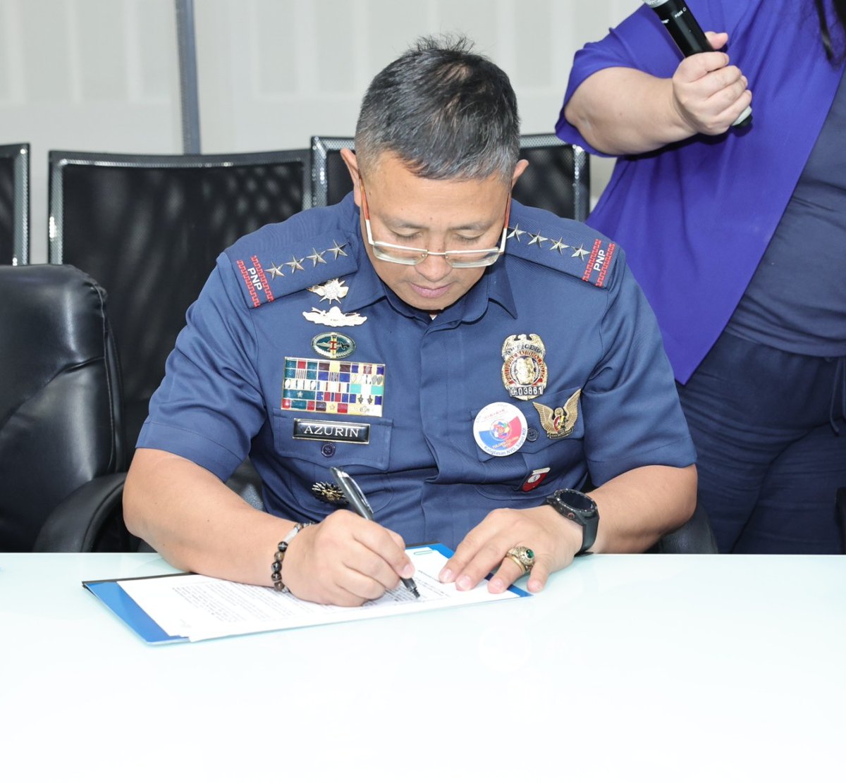 pnppio's tweet photo. PNP AND MMC FOUNDATION FORGE PARTNERSHIP FOR BETTER HEALTHCARE SERVICES FOR PERSONNEL

Read more: https://t.co/frLHgMYxtk

#LifeIsBeautiful
#KaligtasanNyoSagotKo
#TulongTulongTayo
#MKKequalsK
#PNPKakampiNyo

https://t.co/txtYyrimqG
https://t.co/Et8tu51evU
https://t.co/5VdvBt96eC https://t.co/qIoMiWrTsu