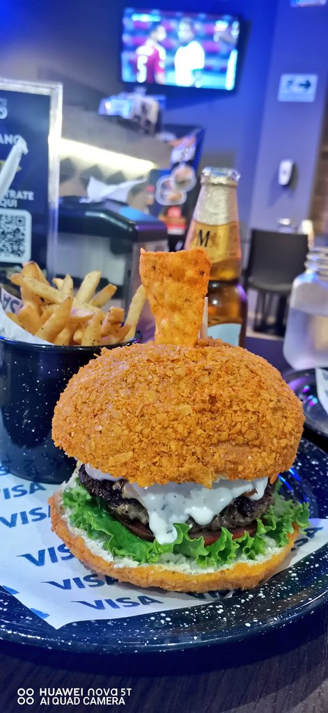 Markiex11's tweet photo. Viendo a la Sele 🇵🇦
Con la Condorito 🍔
@FostersPTY #BurguerWeek https://t.co/5mjdI2C53S